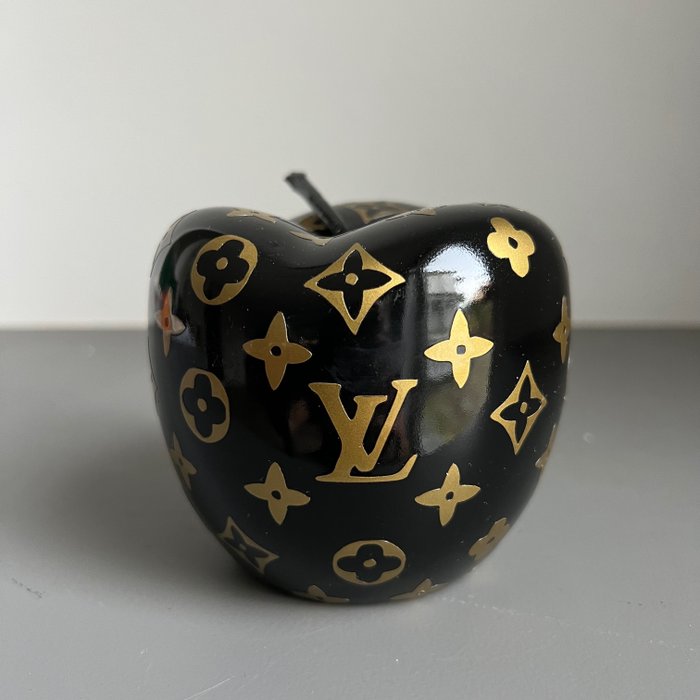 Preview of the first image of GAF - Luxury Design Apple Louis Vuitton (brown/gold).