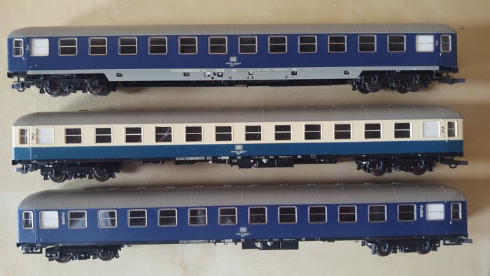 Preview of the first image of Roco H0 - 64029 - Passenger carriage set - Set of three couchette carriages - DB.