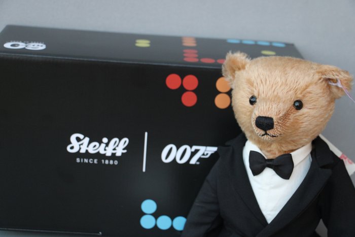 Preview of the first image of Steiff - gelimiteerde editie - EAN :007 606 - Teddy bear 007, James Bond 60 years - 2000-present.