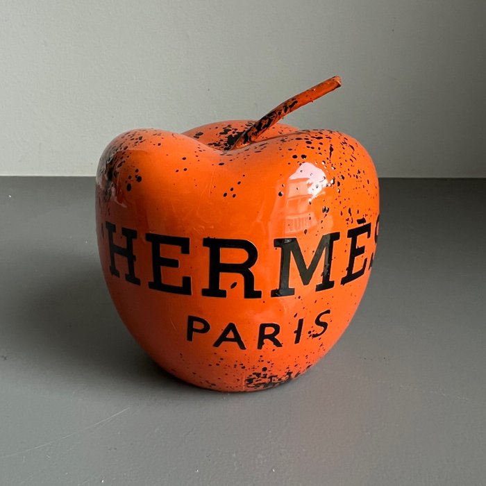 Preview of the first image of GAF - Luxury Design Apple Hermes.