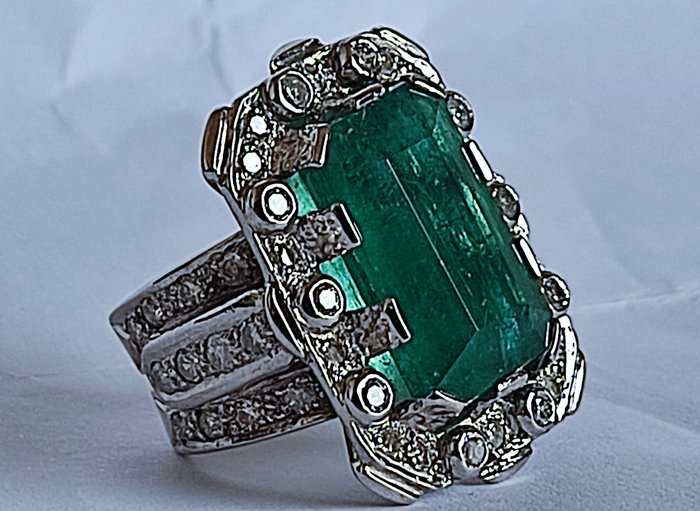 Preview of the first image of 14 kt. White gold - Ring - 15.18 ct Emerald - Diamonds.