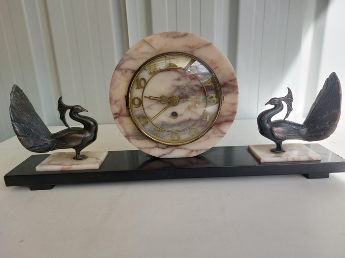 Preview of the first image of Art deco mantelpiece / clock (1).