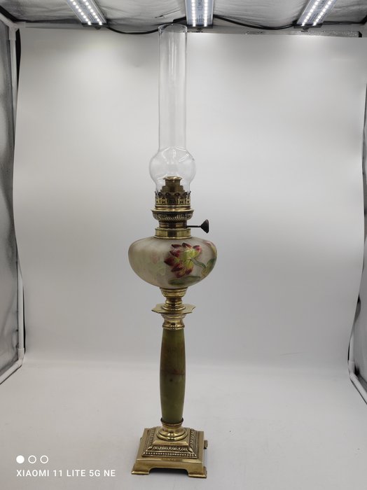 Preview of the first image of beautiful kerosene lamp - Brass, Glass, Onyx - Late 19th century.