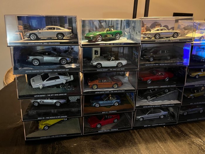 Preview of the first image of Edicola - 1:43 - 34 models James Bond - Car collection.