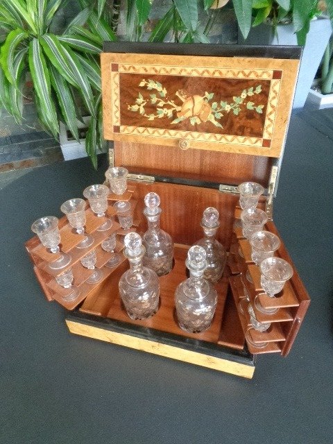 Image 2 of Marquetry liquor cabinet, complete with 16 glasses & 4 decanters. (20) - Crystal, Glass, Wood - 20t