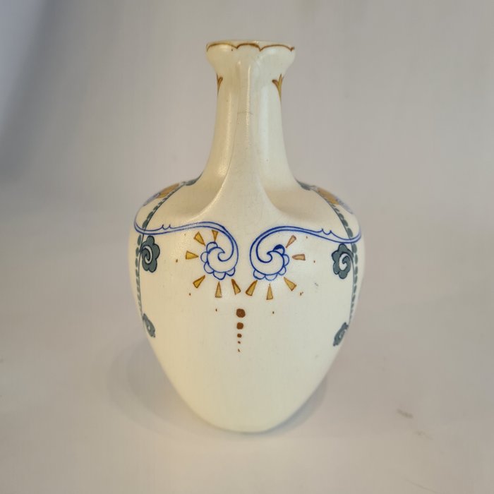 Image 2 of Arnhemse Fayencefabriek - Vase (1)