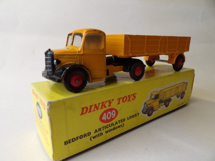 Preview of the first image of Dinky Toys - 1:43 - ref. 409 Bedford Articulated Lorry.