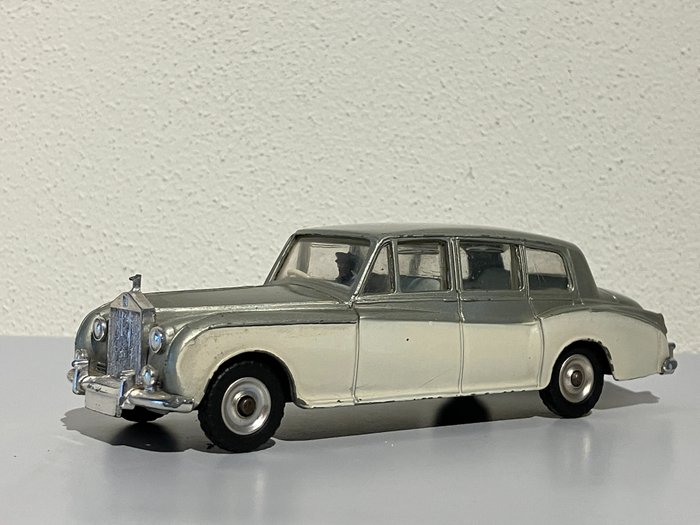 Preview of the first image of Dinky Toys - 1:43 - ref. 198 Rolls Royce Phantom V.