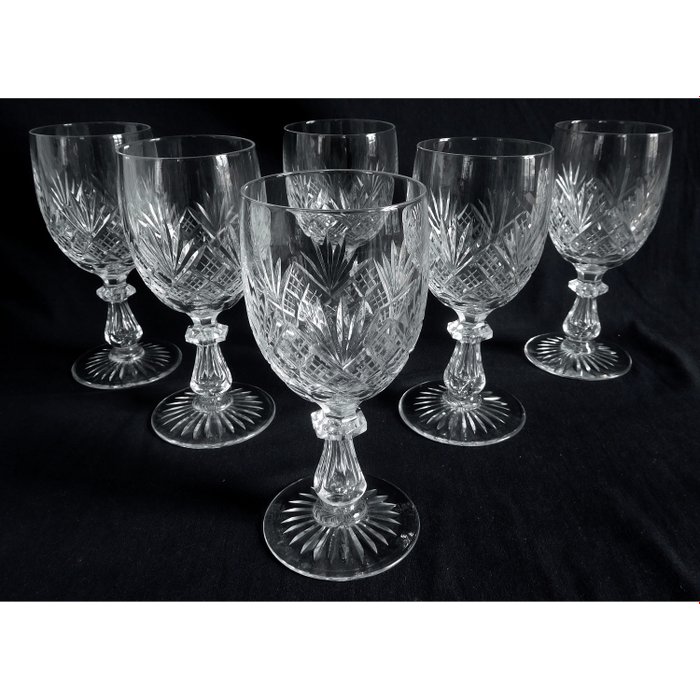 Preview of the first image of Baccarat - 6 wine glasses - luxurious variant of the Douai model - 12.5cm - Crystal.