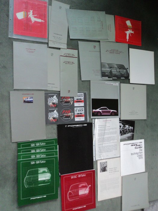 Preview of the first image of Brochures/catalogues - 1 Poster 959, 7 Katal., 1 Presseinfo, 6 Aufkl., 1 Sonderdruck 8 Farben/Inter.