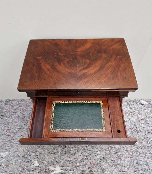 Image 3 of Small desk or work table on beautiful lyre-shaped legs - Mahogany, Mirrored Cuba Mahogany Veneer -
