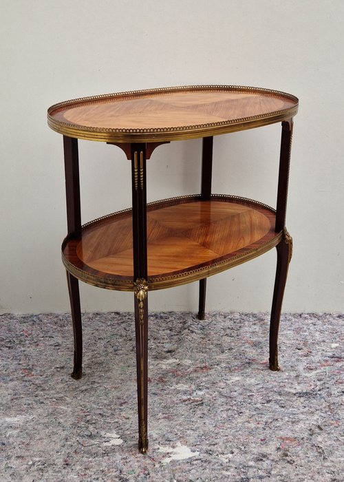 Image 2 of Large oval étagère - side table - Brass, Bronze, Kingwood, Mahogany, Satinwood - 19th century