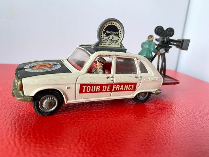 Preview of the first image of Corgi - 1:43 - Renault 16 Tour de France.
