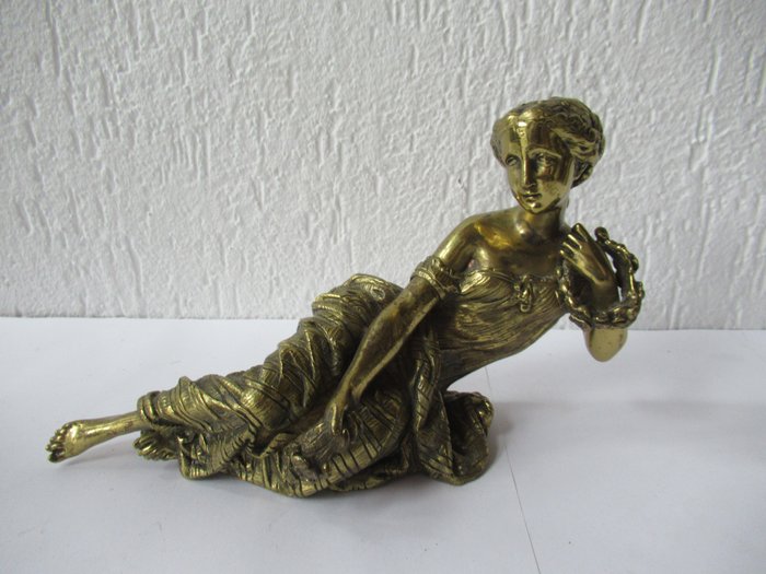 Preview of the first image of Sculpture, reclining female figure - Brass - about 1900.