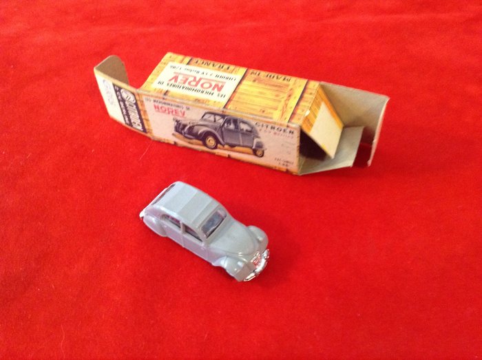 Preview of the first image of Norev - 1:86 - Citroen 2CV Saloon Berline Berlina 1954 - incredible conditions - very rare indeed.
