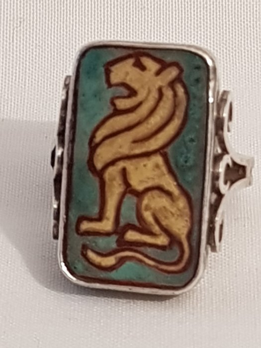 Preview of the first image of Antieke Zilveren Zegelring m unisex. , met steen decoratie van een Leeuw. - 835 Silver - Ring.