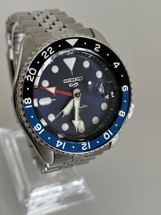 Preview of the first image of Seiko - 5 Sports GMT "Batman" - SSK003 - Men - 2011-present.