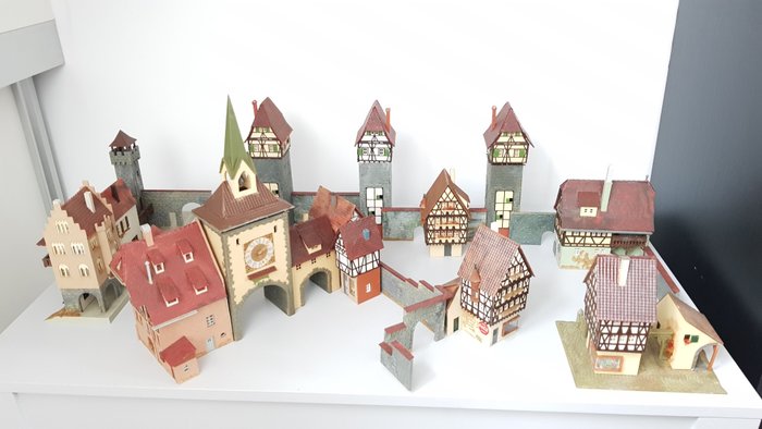Preview of the first image of Faller H0 - Scenery - City wall with city gate, towers and city wall houses.