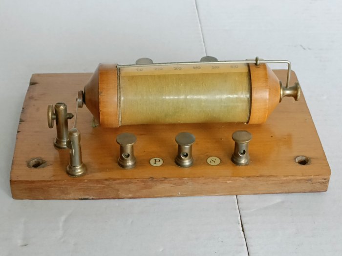 Image 2 of Ruhmkorff induction coil (1) - Brass, Wood - First half 20th century