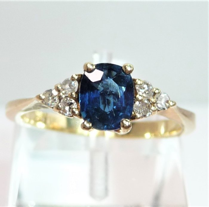 Preview of the first image of NO RESERVE - 14 kt. Yellow gold - Ring - 0.50 ct Sapphire - 0.12ct. diamonds.