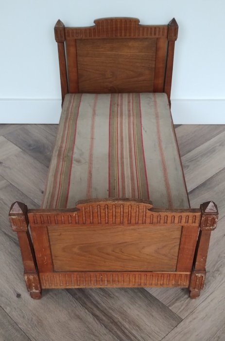 Image 3 of Antique doll bed - Arts & Crafts - Linen, Oak, Wood, Straw - 1850-1880