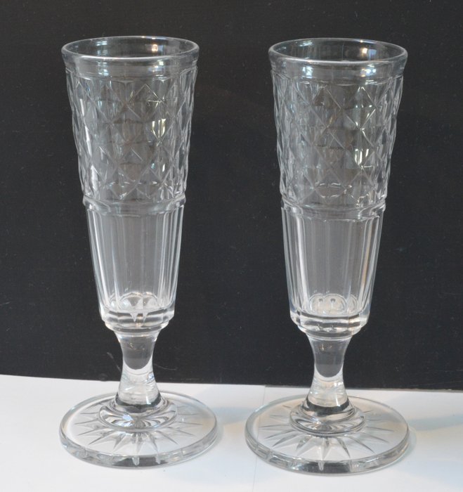 Preview of the first image of Vermoedelijk Louis Zoude & Cie., Namen - Pair of champagne glasses - Crystal.