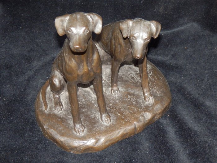 Image 3 of Sculpture, Beautiful figurine of 2 hunting dogs - signed Ista - Bronze - Mid 20th century