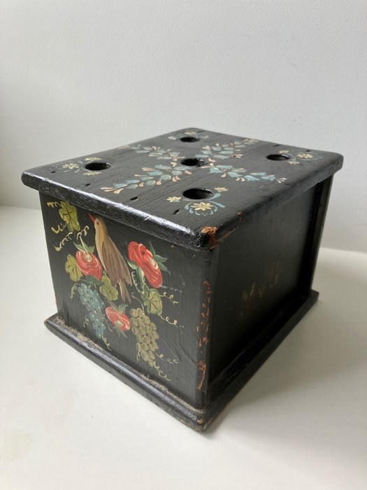 Image 2 of Painted antique stove. - Folk Art - Wood - Late 19th century