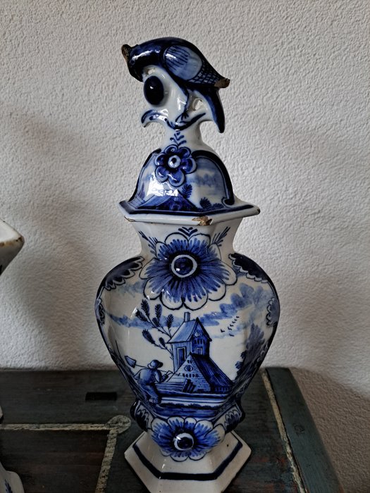 Image 2 of Delft, Plateelbakkerij, De Clauw - Vase, cabinet set (5) - Earthenware