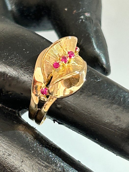 Preview of the first image of 18 kt. Gold - Ring Ruby.