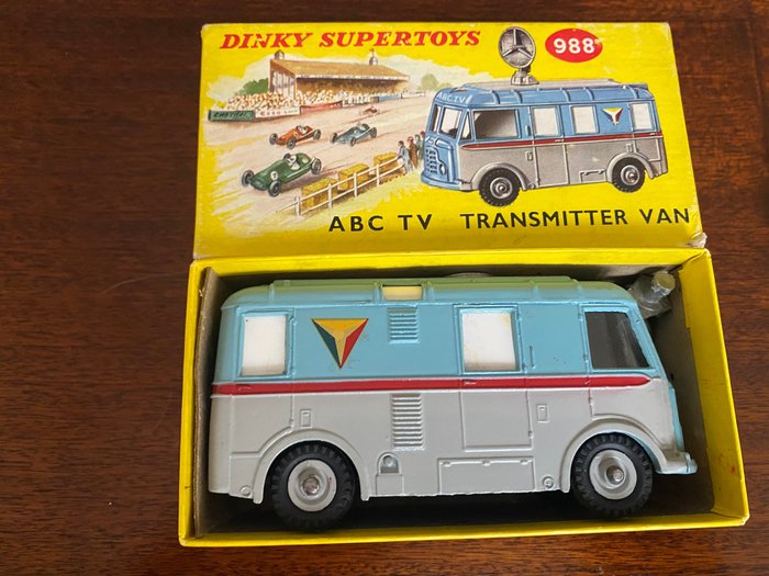 Preview of the first image of Dinky Toys - 1:43 - ref. 988 ABC TV Transmitter van M.B..