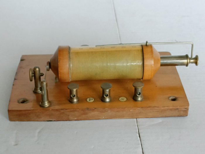 Preview of the first image of Ruhmkorff induction coil (1) - Brass, Wood - First half 20th century.
