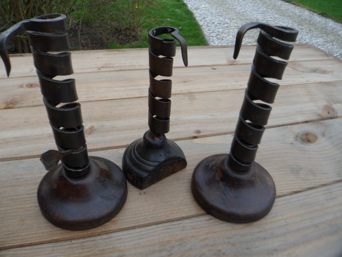 Image 2 of Candlestick, cellar rats (3) - Iron (wrought), Wood - 19th century