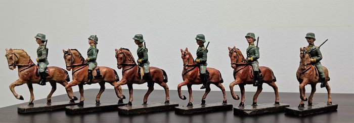 Preview of the first image of Elastolin - Figure 6 cavaliers de la Werhmacht - 1930-1939 - Germany.