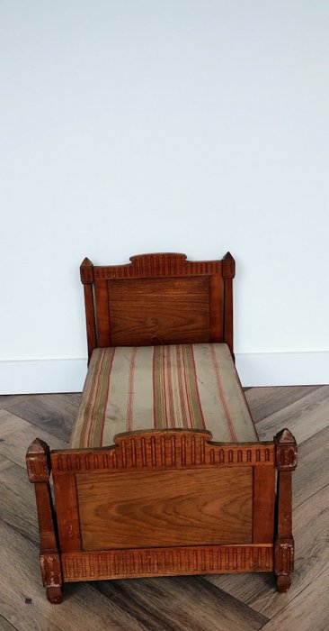 Image 2 of Antique doll bed - Arts & Crafts - Linen, Oak, Wood, Straw - 1850-1880