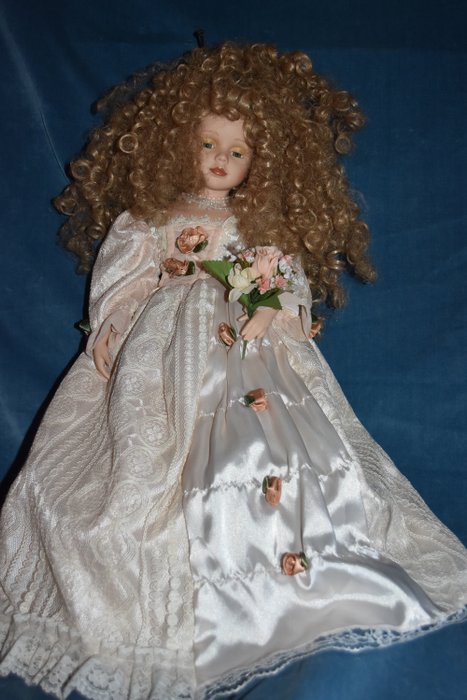 Preview of the first image of pas de marque - Doll - 2000-present.