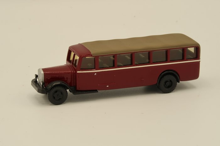 Image 3 of Diverse - 1:87 - Verzameling van 10 modellen van bussen waaronder een zeldzaam MB-model van V&V