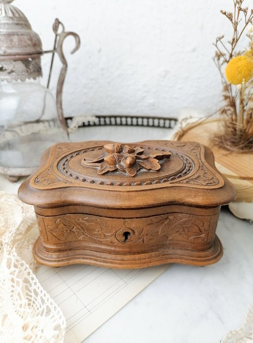 Image 2 of Jewelry box in carved wood Black Forest, Napoleon III - Wood - Early 20th century