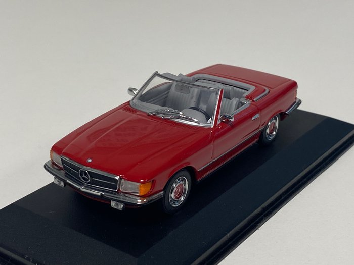 Preview of the first image of MiniChamps - 1:43 - Mercedes 350 SL Cabriolet 1970.