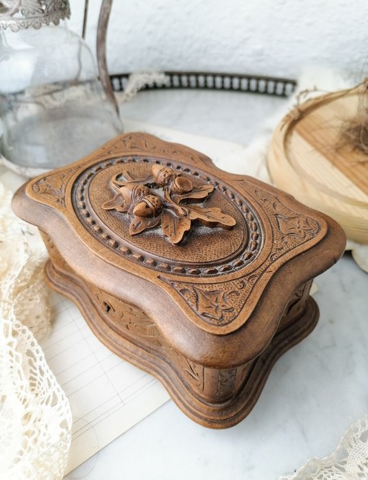 Image 3 of Jewelry box in carved wood Black Forest, Napoleon III - Wood - Early 20th century