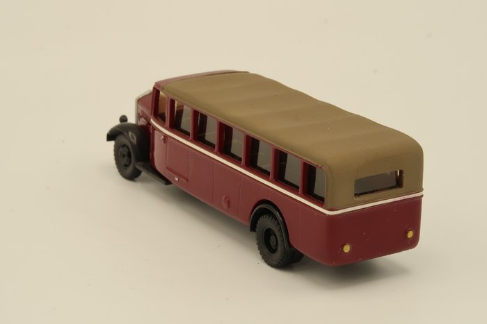 Image 2 of Diverse - 1:87 - Verzameling van 10 modellen van bussen waaronder een zeldzaam MB-model van V&V