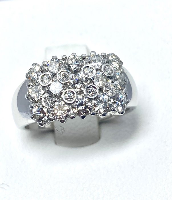 Preview of the first image of Pala Diamond Italy - 18 kt. White gold - Ring - 2.41 ct Diamond - Diamonds.