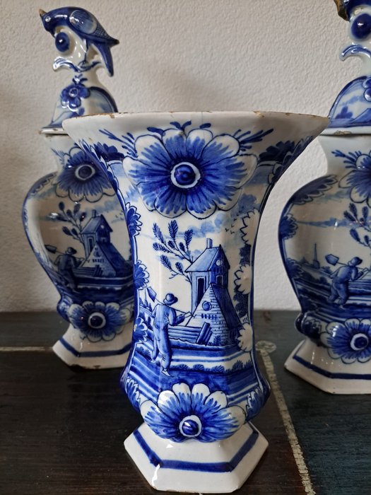 Image 3 of Delft, Plateelbakkerij, De Clauw - Vase, cabinet set (5) - Earthenware