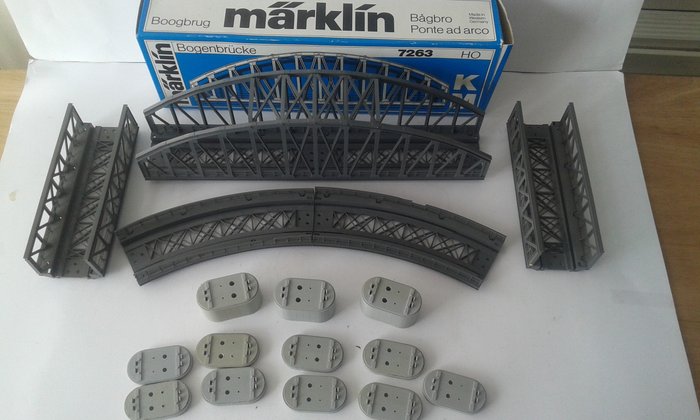 Image 2 of Märklin H0 - 7262/7263/7267/7252/7253 - Attachments - 18-part plastic bridges K+M rails