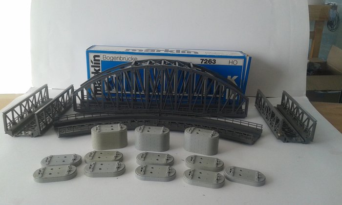 Preview of the first image of Märklin H0 - 7262/7263/7267/7252/7253 - Attachments - 18-part plastic bridges K+M rails.