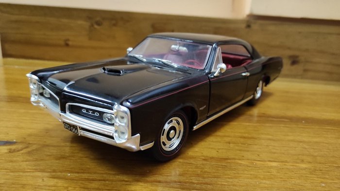 Preview of the first image of Ertl - 1:18 - Pontiac GTO 1966.