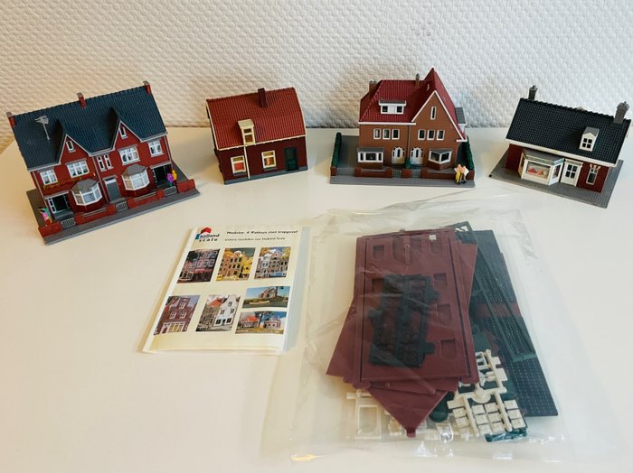 Preview of the first image of Kibri, Holland Scale H0 - Scenery - 5 Dutch houses, of which 1 unbuilt warehouse.