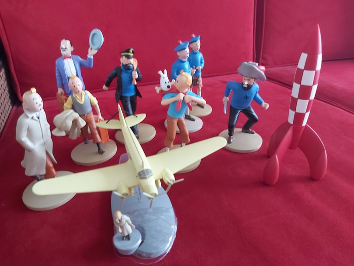 Preview of the first image of Tintin - Ensemble de 8 figurines Moulinsart + Fusée pvc (17cm) + Avion Hachette - (2011/2020).
