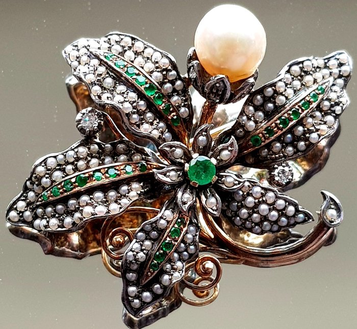 Preview of the first image of 18 kt. Yellow gold - Brooch Emerald - Diamonds, Emerald Beads.