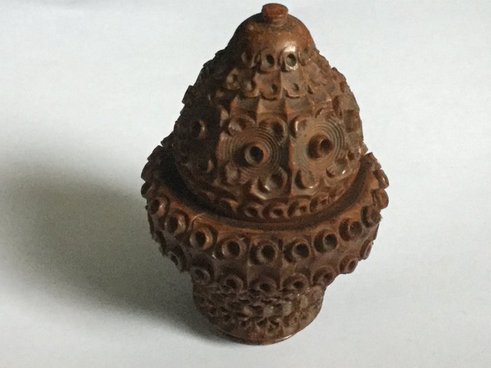Image 2 of Coquilla- Coroza Nut as Pomander - Coroza nut/Coquilla nut with chapelet - Around 1900